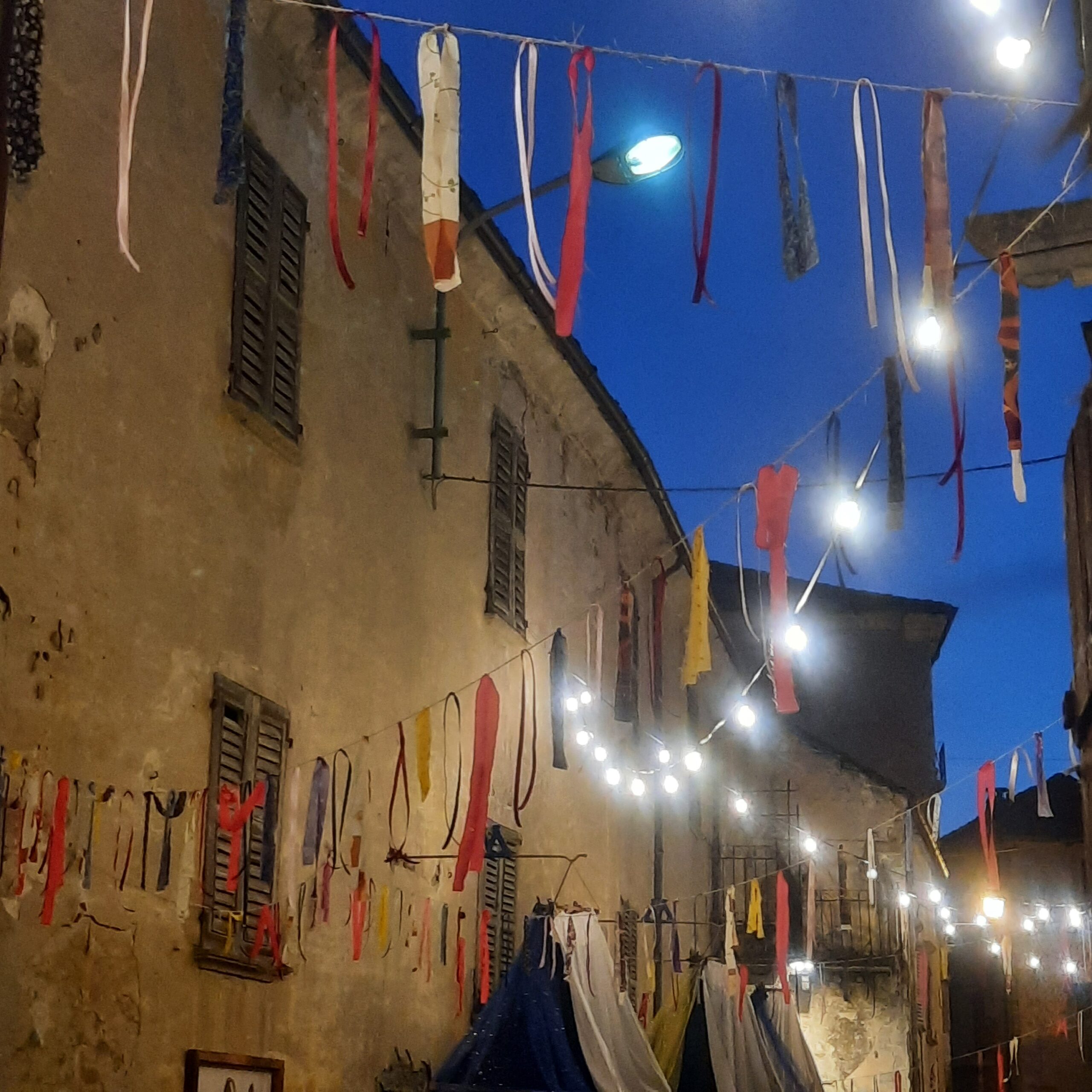 Gorzegno-Magica-Ispirazioni-E-Stili-Roberta-Cenci-Cortemilia-Decorazioni-Eventi-Matrimoni-Feste-Magiche (6)